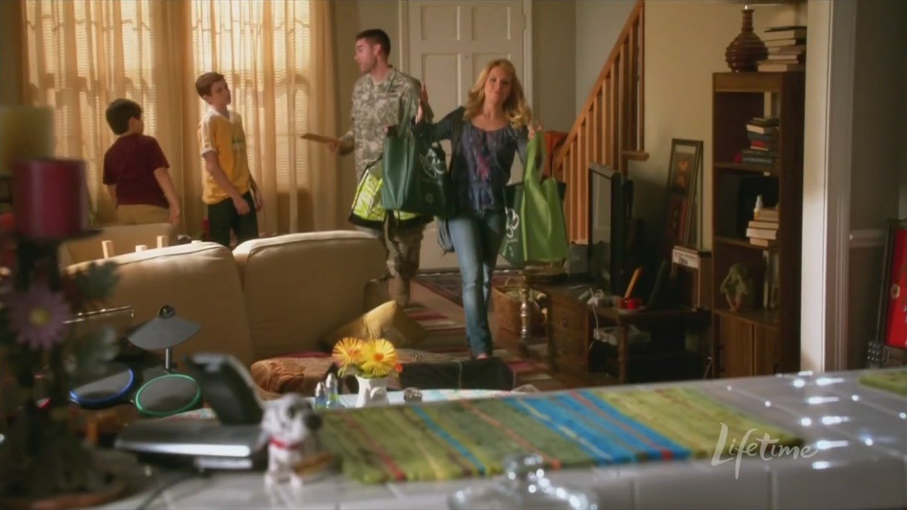 Charmed-Online_dot_net-ArmyWives6x06Viral0031.jpg