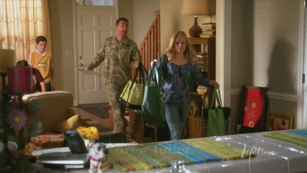 Charmed-Online_dot_net-ArmyWives6x06Viral0033.jpg