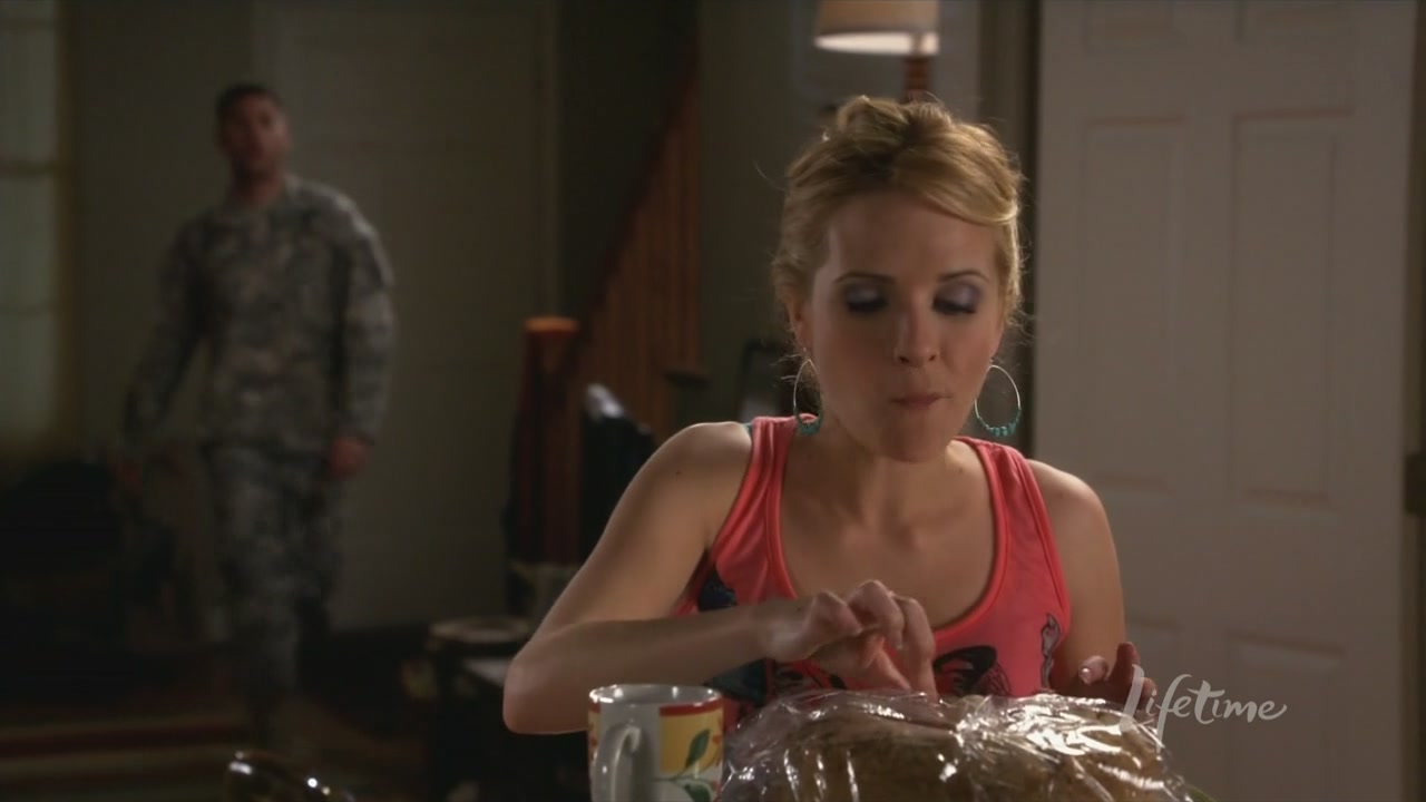 Charmed-Online_dot_net-ArmyWives6x06Viral1118.jpg