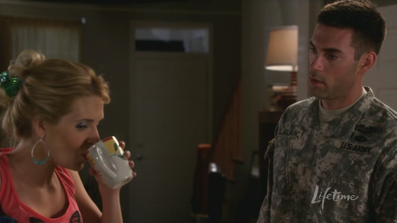 Charmed-Online_dot_net-ArmyWives6x06Viral1126.jpg