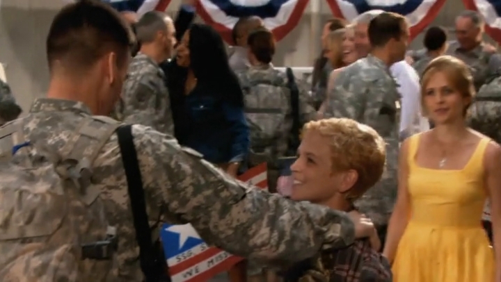 Charmed-Online-dot-net_ArmyWives-7x14AFinalSalute0124.jpg