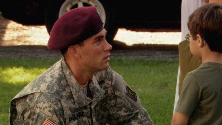 Charmed-Online-dot-net_ArmyWives-7x14AFinalSalute0842.jpg