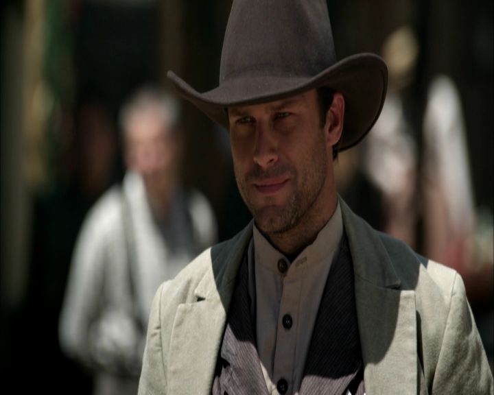 Charmed-Online-dot-net_LovesChristmasJourney0253.jpg