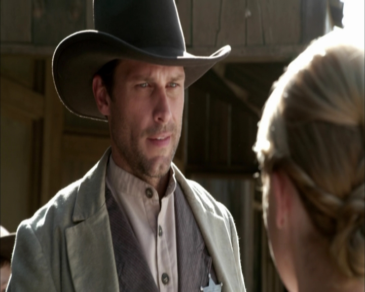 Charmed-Online-dot-net_LovesChristmasJourney0417.jpg Charmed-Online-dot-net_LovesChristmasJourney0417.jpg