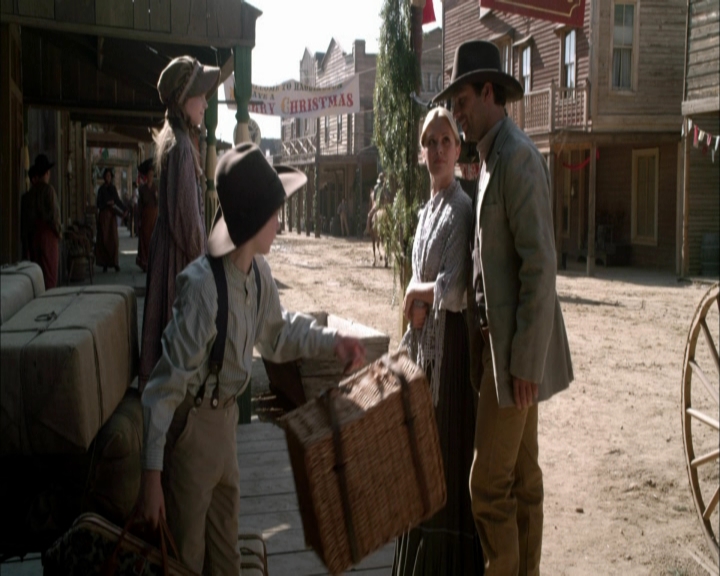 Charmed-Online-dot-net_LovesChristmasJourney0457.jpg