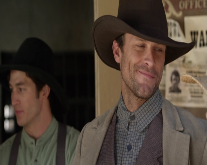 Charmed-Online-dot-net_LovesChristmasJourney0881.jpg Charmed-Online-dot-net_LovesChristmasJourney0881.jpg