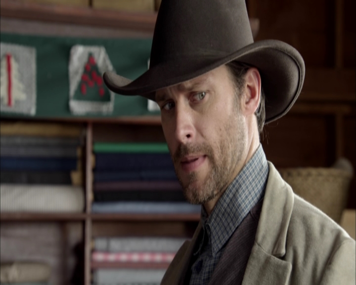 Charmed-Online-dot-net_LovesChristmasJourney1099.jpg