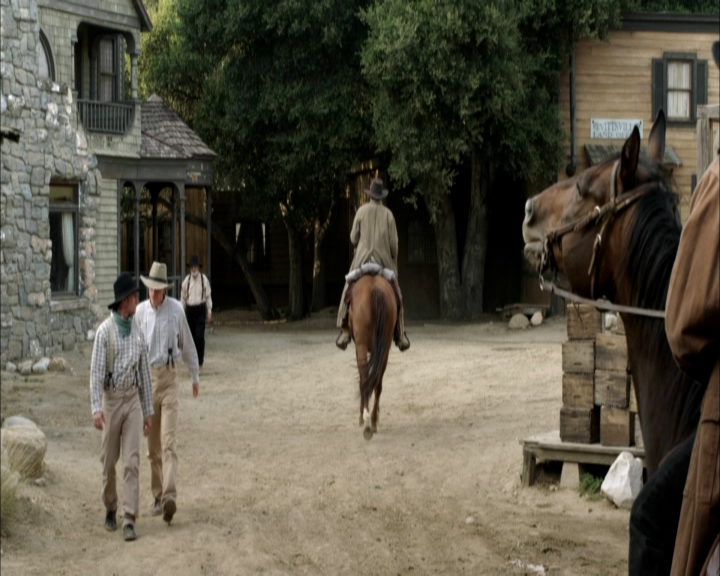 Charmed-Online-dot-net_LovesChristmasJourney3619.jpg