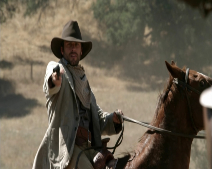 Charmed-Online-dot-net_LovesChristmasJourney4018.jpg Charmed-Online-dot-net_LovesChristmasJourney4018.jpg