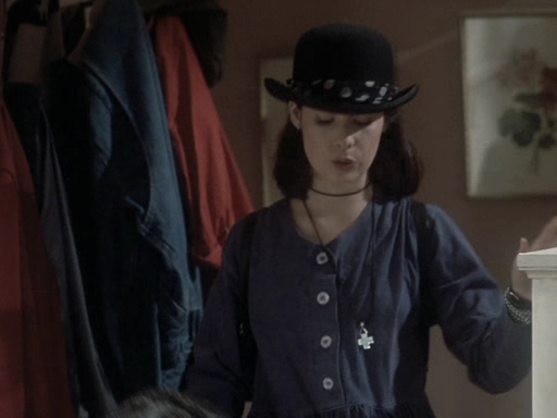 Charmed-Online_dot_nl-PicketFences1x01-1453.jpg