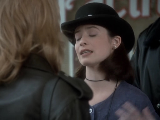 Charmed-Online_dot_nl-PicketFences1x01-1549.jpg