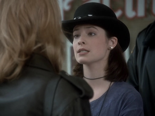 Charmed-Online_dot_nl-PicketFences1x01-1550.jpg