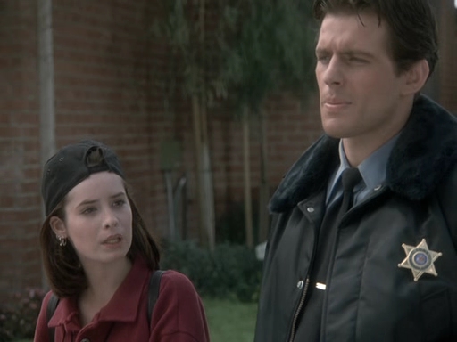 Charmed-Online_dot_nl-PicketFences1x01-4936.jpg