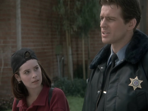 Charmed-Online_dot_nl-PicketFences1x01-4938.jpg