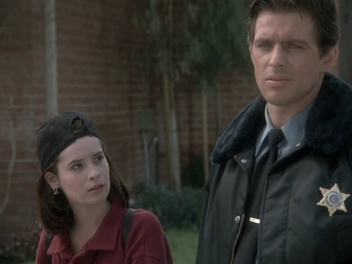 Charmed-Online_dot_nl-PicketFences1x01-4940.jpg