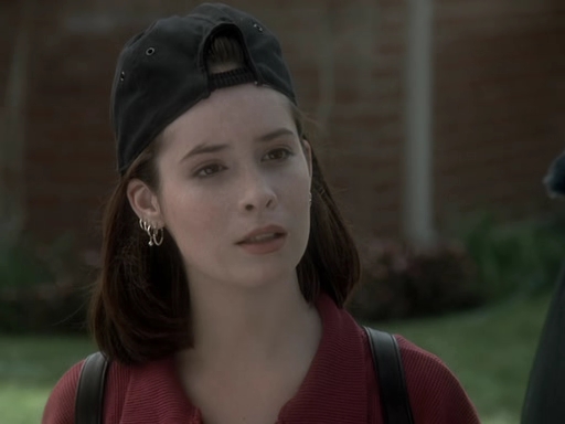 Charmed-Online_dot_nl-PicketFences1x01-4946.jpg