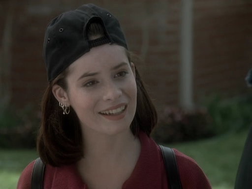 Charmed-Online_dot_nl-PicketFences1x01-4947.jpg