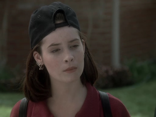 Charmed-Online_dot_nl-PicketFences1x01-4952.jpg