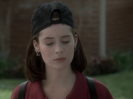 Charmed-Online_dot_nl-PicketFences1x01-4962.jpg