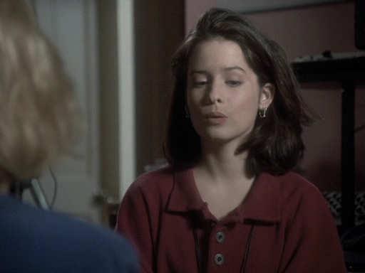 Charmed-Online_dot_nl-PicketFences1x01-5251.jpg