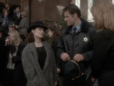 Charmed-Online_dot_nl-PicketFences1x01-3032.jpg