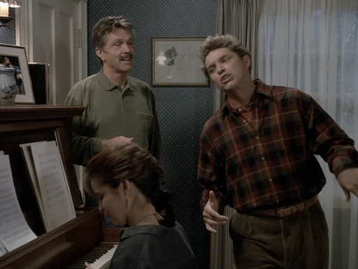 Charmed-Online_dot_nl-PicketFences1x03-0658.jpg