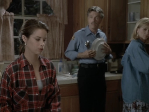 Charmed-Online_dot_nl-PicketFences1x05-0354.jpg