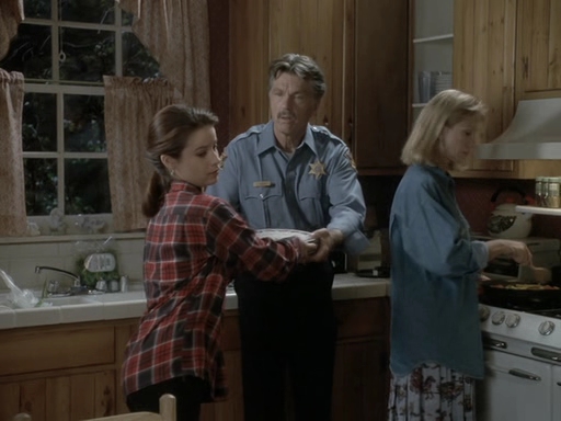 Charmed-Online_dot_nl-PicketFences1x05-0357.jpg