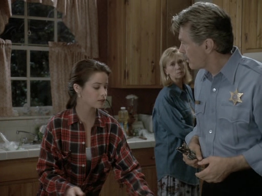 Charmed-Online_dot_nl-PicketFences1x05-0362.jpg