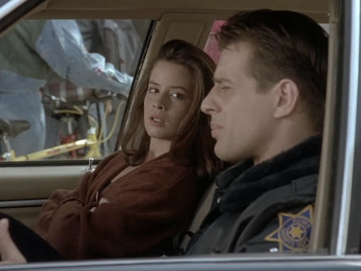Charmed-Online_dot_nl-PicketFences1x05-0812.jpg