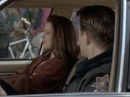 Charmed-Online_dot_nl-PicketFences1x05-0822.jpg