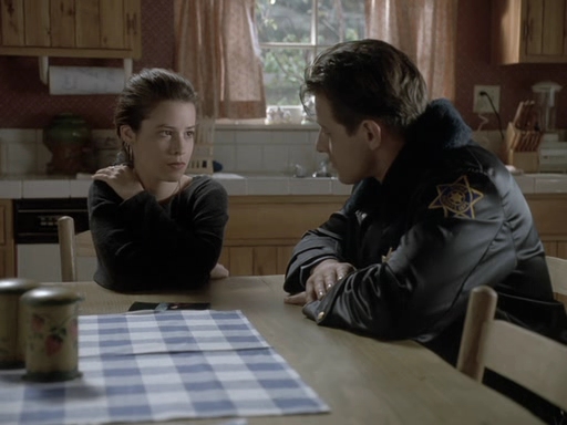 Charmed-Online_dot_nl-PicketFences1x05-2451.jpg