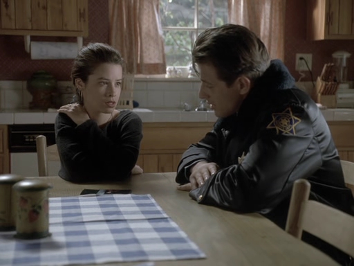 Charmed-Online_dot_nl-PicketFences1x05-2452.jpg