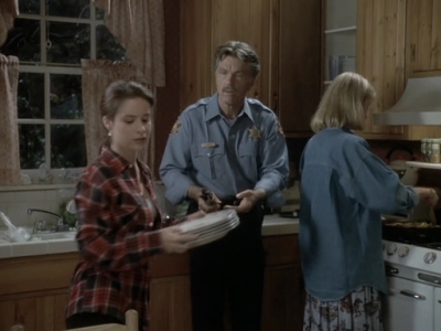 Charmed-Online_dot_nl-PicketFences1x05-0358.jpg