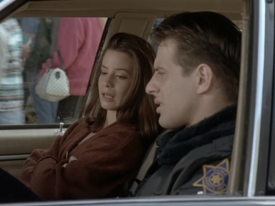 Charmed-Online_dot_nl-PicketFences1x05-0825.jpg