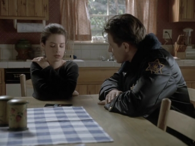 Charmed-Online_dot_nl-PicketFences1x05-2456.jpg