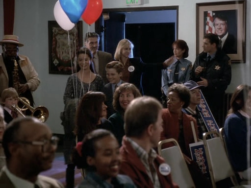 Charmed-Online_dot_nl-PicketFences1x07-0515.jpg