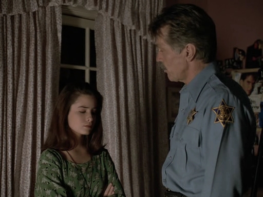 Charmed-Online_dot_nl-PicketFences1x07-1926.jpg