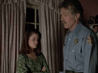 Charmed-Online_dot_nl-PicketFences1x07-1924.jpg