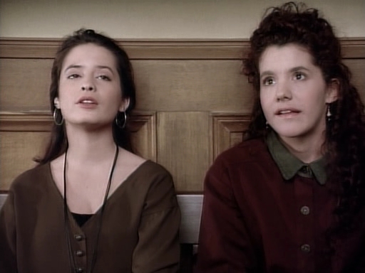 Charmed-Online_dot_nl-PicketFences1x15-10180.jpg