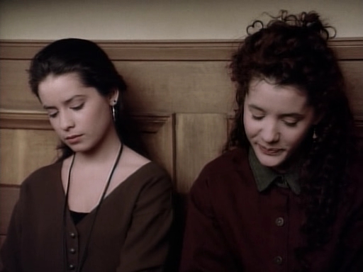 Charmed-Online_dot_nl-PicketFences1x15-10189.jpg