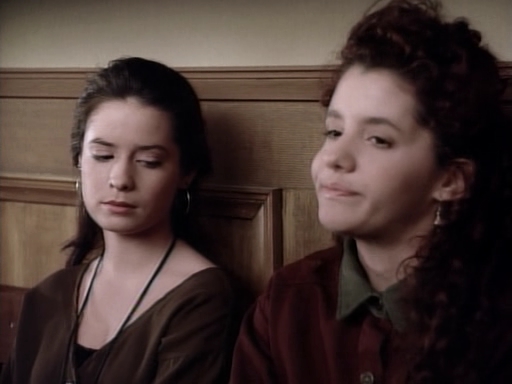 Charmed-Online_dot_nl-PicketFences1x15-10197.jpg