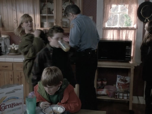 Charmed-Online_dot_nl-PicketFences1x18-11044.jpg