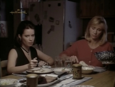 Charmed-Online_dot_nl-PicketFences2x01-1807.jpg