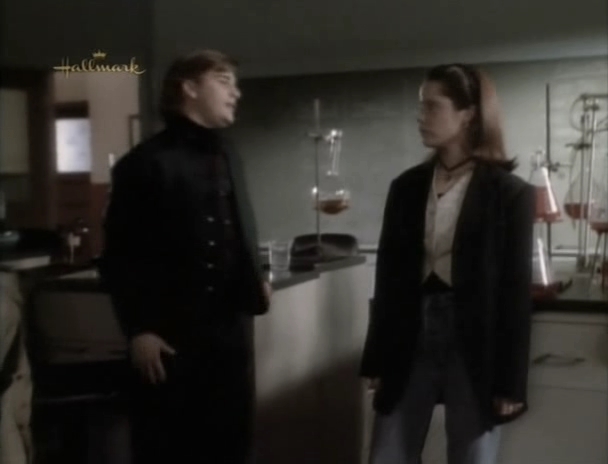 Charmed-Online_dot_nl-PicketFences2x14-2138.jpg