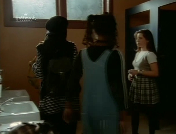 Charmed-Online_dot_nl-PicketFences3x04-0779.jpg