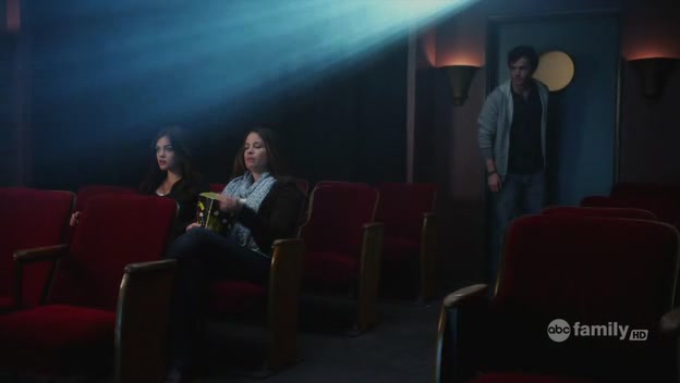 Charmed-Online-dot-net_PrettyLittleLiars1x02TheJennaThing1713.jpg