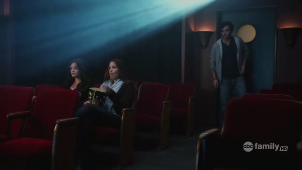 Charmed-Online-dot-net_PrettyLittleLiars1x02TheJennaThing1714.jpg