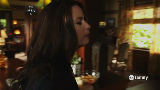 Charmed-Online-dot-net_PrettyLittleLiars1x04CanYouHearMeNow0613.jpg
