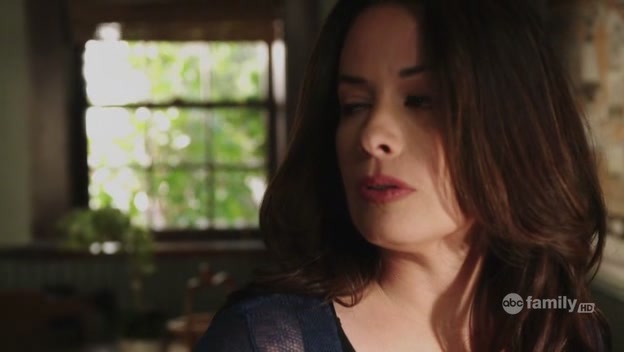 Charmed-Online-dot-net_PrettyLittleLiars1x04CanYouHearMeNow0622.jpg